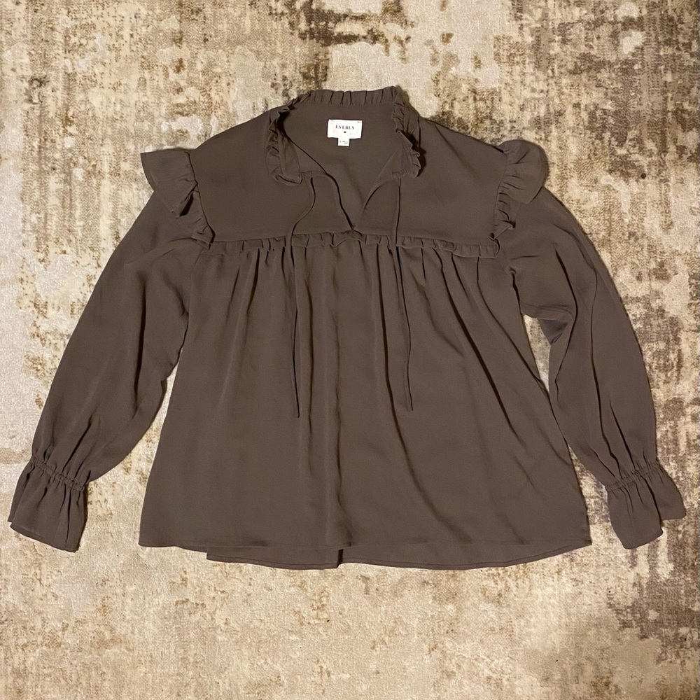 Dressy blouse, flowy, Brand Everly, size Small EUC
